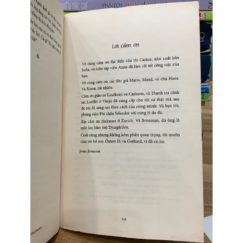 Cô gái mù chữ phá bom nguyên tử – Jonas Jonasson 576144