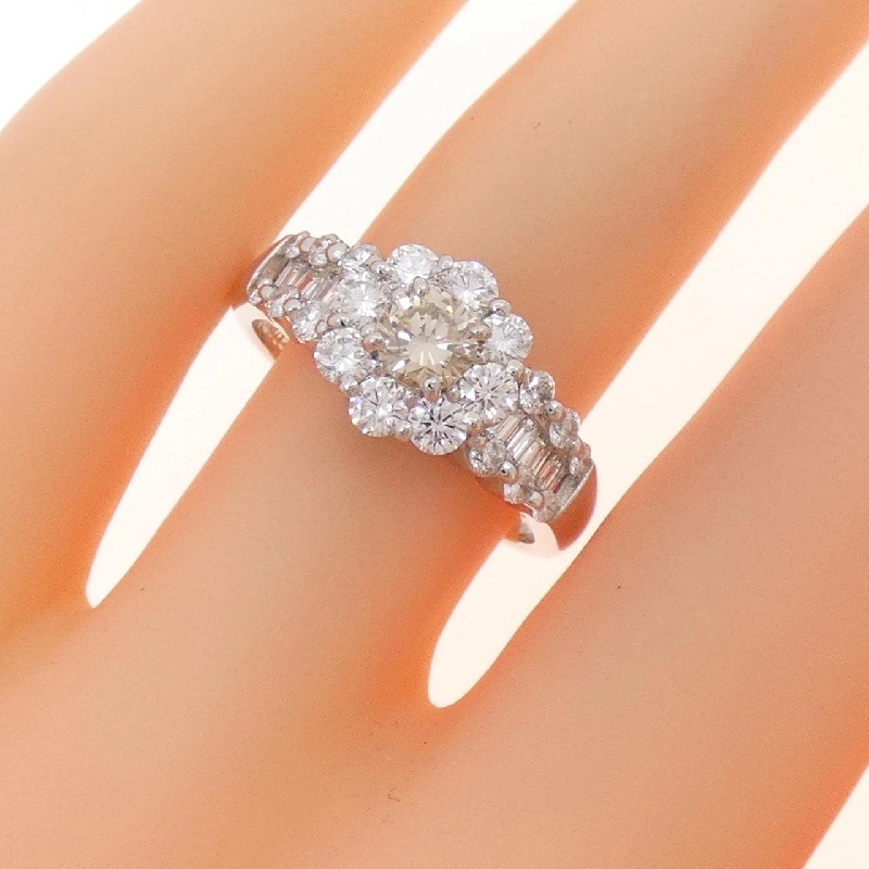 Nhẫn kim cương hoa PT900 0.302CT 670155