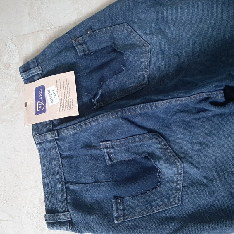 Quần jeans om baggy eo 70 quay đầu, còn mới nguyên mác, chiều dài quần 90cm.  178681