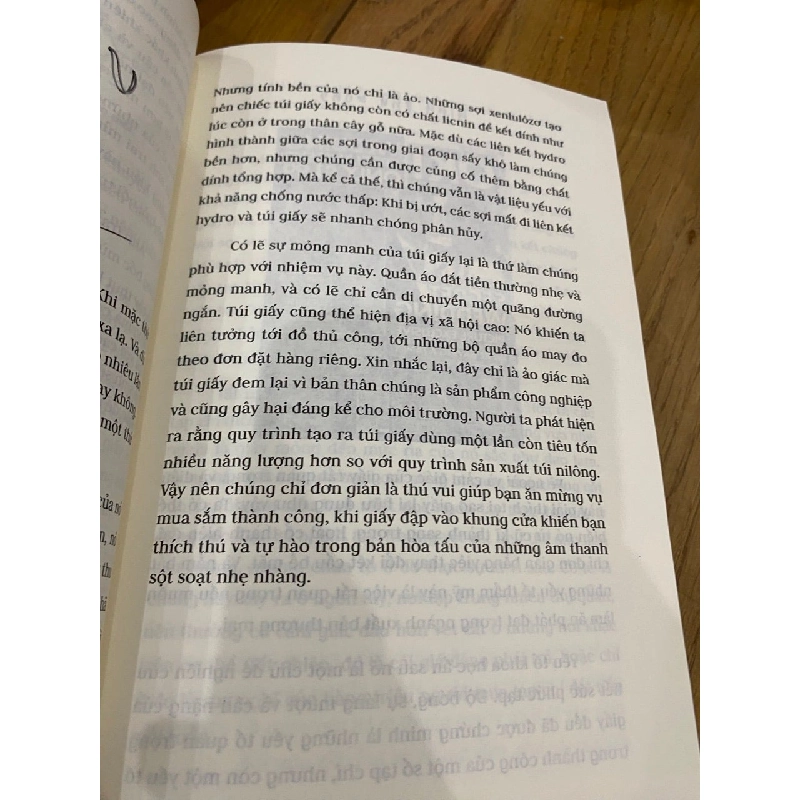 Từ vô hình đến hữu hình : khám phá thế giới diệu kỳ của các loại vật chất - Mark Miodownik 531771