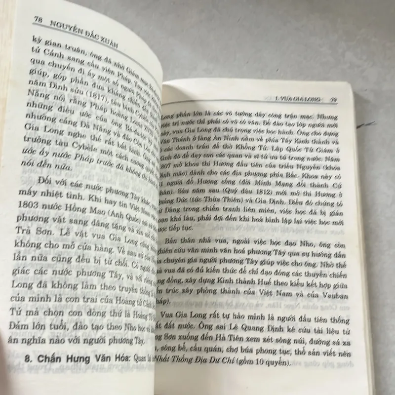 Chín đời chúa mười ba đời vua Nguyễn - Nguyễn Đắc Xuân 597684