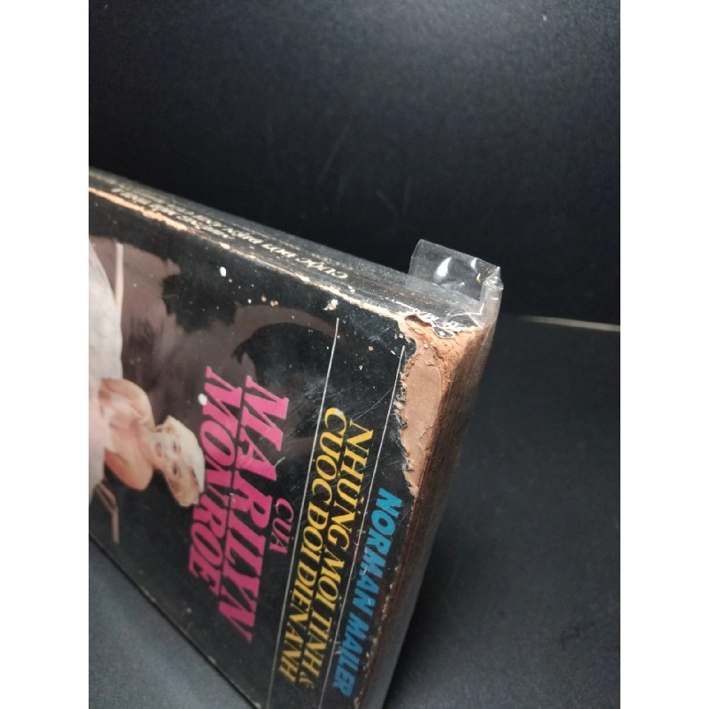 Những mối tình và cuộc đời điện ảnh của Marilyn Monroe mới 60% bẩn bìa, ố vàng, rách bìa, tróc gáy Norman Mailer HCM2603 DANH NHÂN 923173