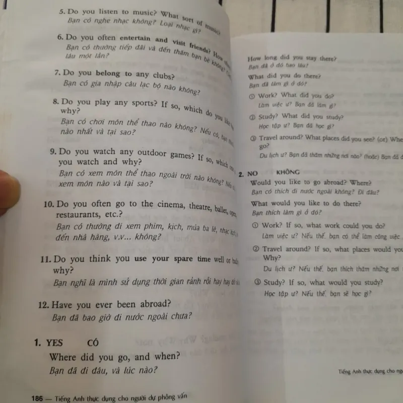 2 quyển tiếng anh Giao Tiếp và Phỏng vấn 591690