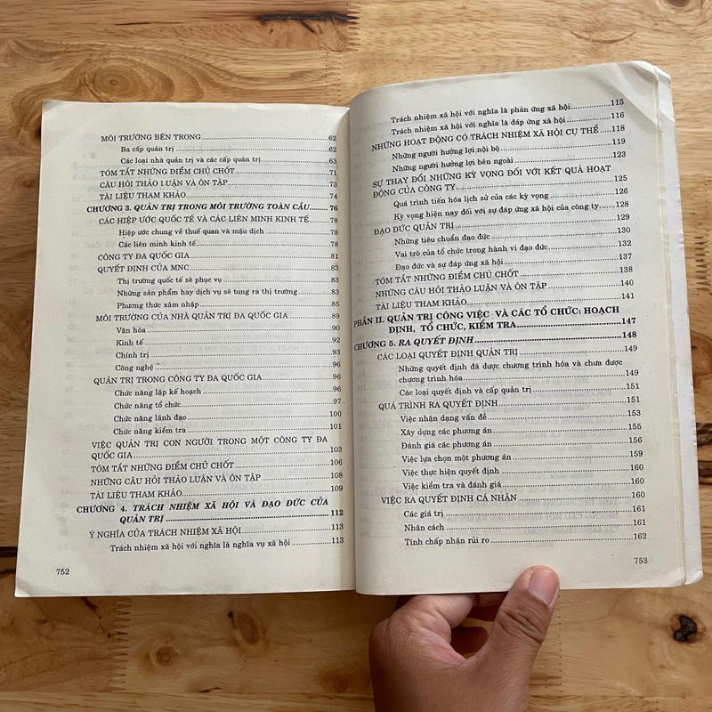 II Tựa sách: Quản Trị Học Căn Bản - James H. Donnelly, James L. Gibson, John M. Ivancevich 464145