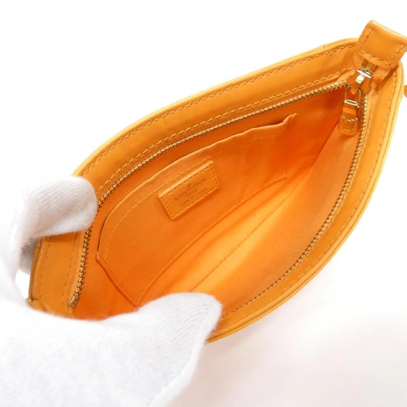 Túi đeo vai Louis Vuitton Epi Salvanga M5898H 611621