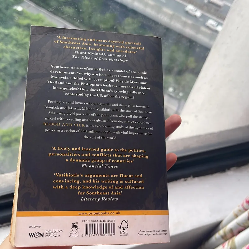 Sách Blood and Silk (tiếng Anh) 687876