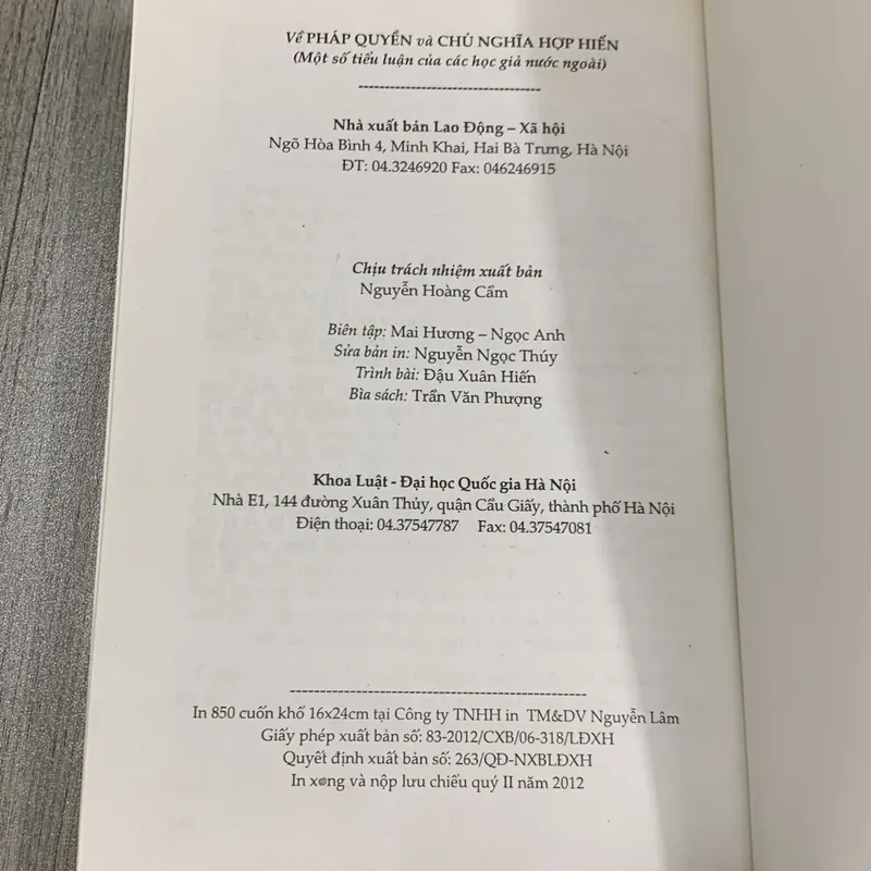 Về pháp quyền và chủ nghĩa hợp hiến, một số tiểu luận của các học giả nước ngoài. 3a5 717399