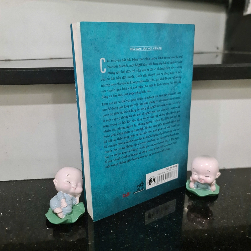 Sách NGƯỜI LẠ TRONG NHÀ 505702