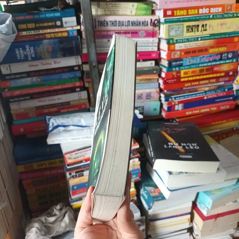 Lễ Vật Kinh Hoàng - Dolores Redondo 977720