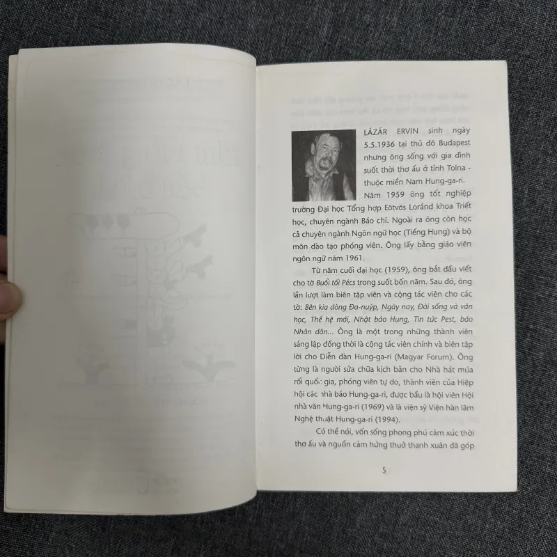 Khu rừng tròn bốn cánh - Lazar Ervin 1010584