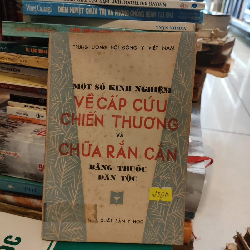 MỘT SỐ KINH NGHIỆM VỀ CẤP CỨU CHIẾN THƯƠNG VÀ CHỮA RẮN CẮN BẰNG THUỐC DÂN TỘC 283500