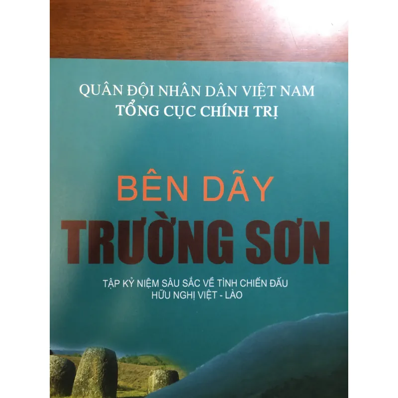 [HỒI KÝ] Bên dãy trường sơn - Nhiều tác giả 604813