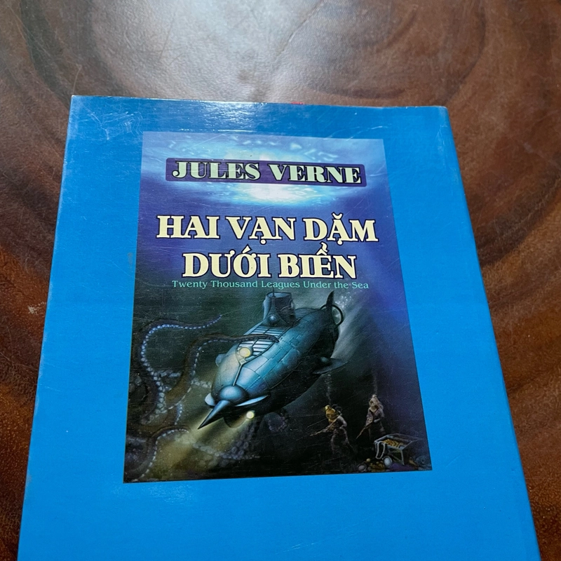 II Tựa sách: Hai Vạn Dặm Dưới Biển - JULES VERNE - 2010 442479