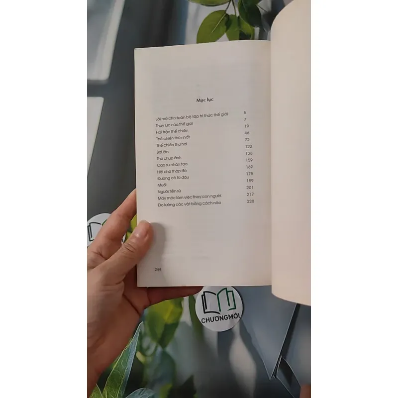 Tri Thức Thế Giới: Hai Trận Thế Chiến - Lưu Văn Hy 970234