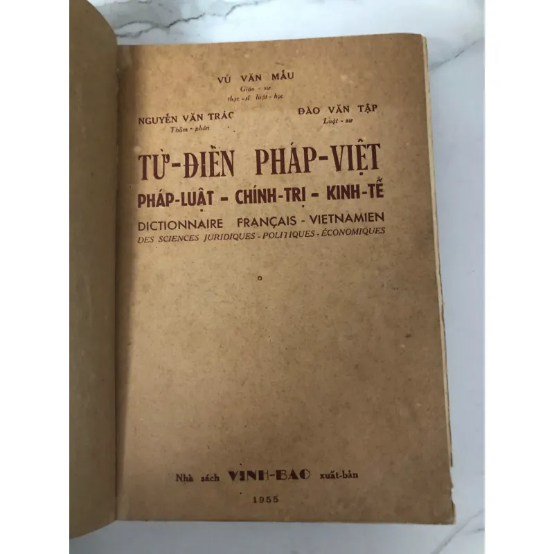 Từ điển Pháp-Việt: Pháp luật - Chính trị - Kinh tế - Vũ Văn Mẫu, Nguyễn Văn Trác 781306