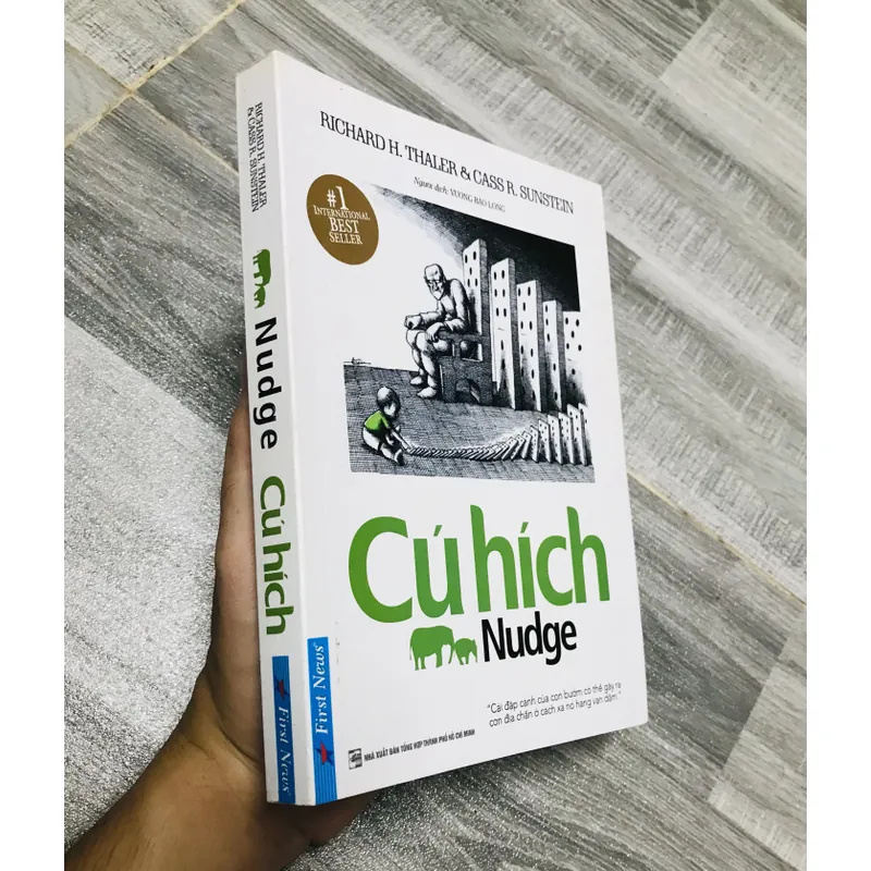 CÚ HÍCH - Richard Thalers & Cass Sunstein 719465