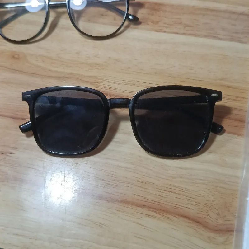 mắt kính râm tròng đen 779004