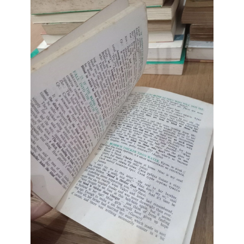 Sách tiếng Nga 9: A dictionary of English proverbs in modern use 754778