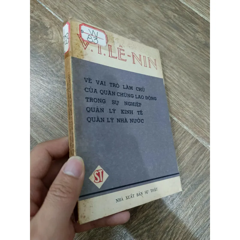 V. I. Lê-nin - Về vai trò làm chủ của quần chúng lao động trong QLKT và QLNN 996051