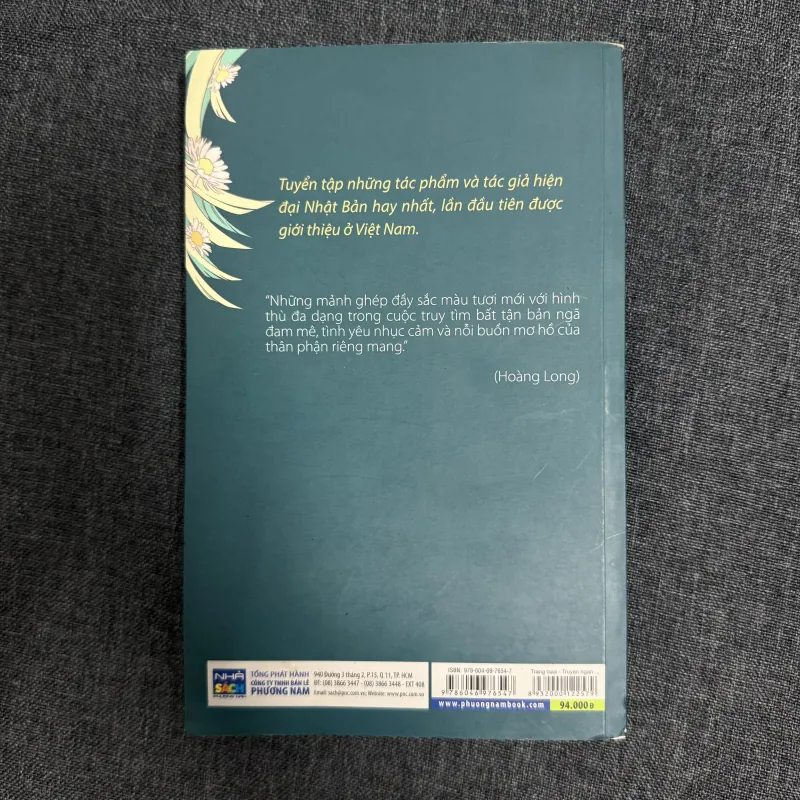 Trăng cười: Tuyển tập truyện ngắn hiện đại Nhật Bản - Hoàng Long tuyển dịch 748500