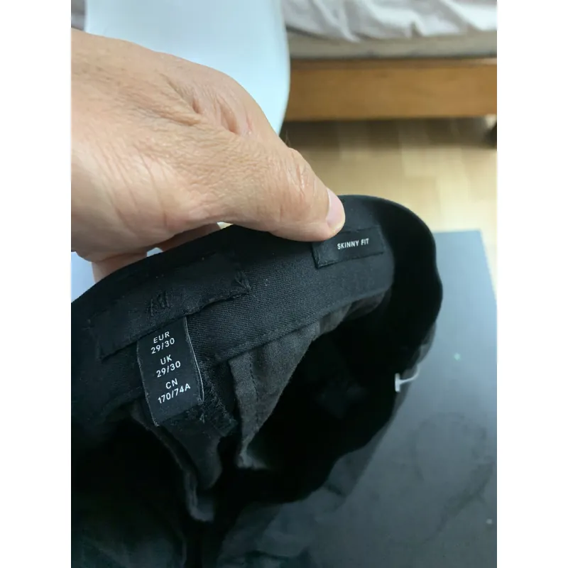 Quần dài mới chưa mặc hiệu H&M size EUR/UK 29/30, CN 170/74A 957531