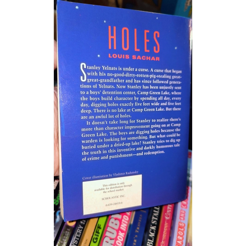 Ngoại văn tuổi teen - HOLES 493028