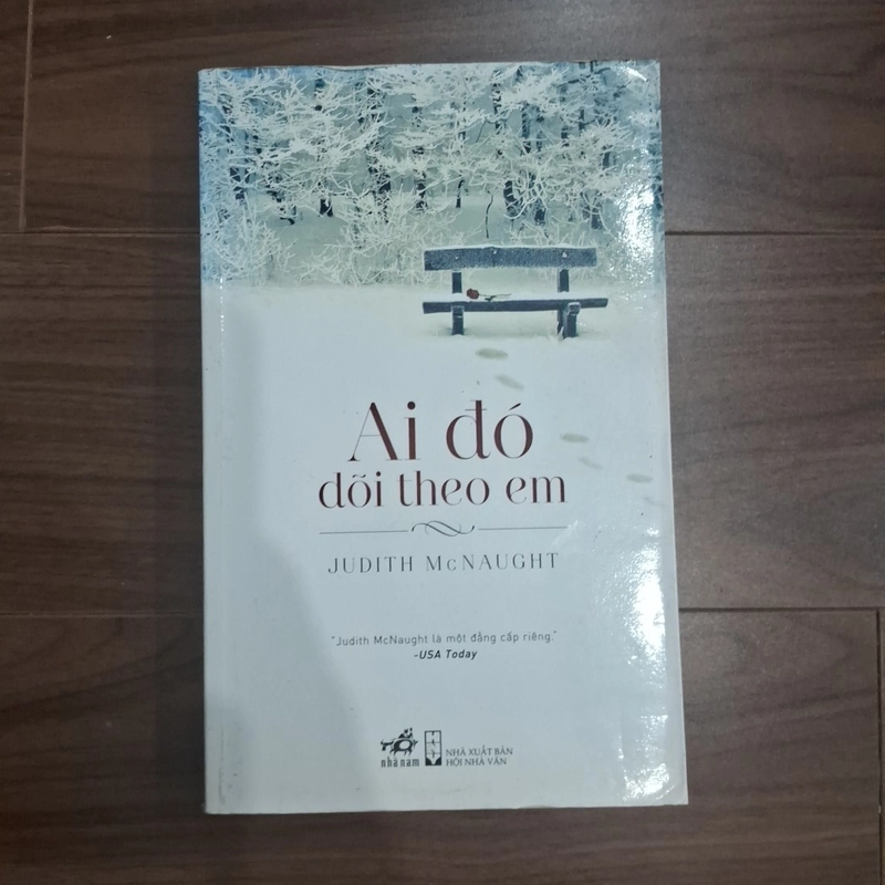 Ai đó dõi theo em 506173