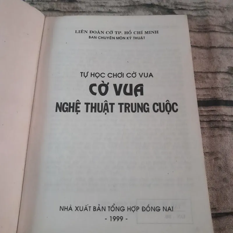 Tự học chơi cờ vua- nghệ thuật trung cuộc. Ban chuyên môn Liên đoàn cờ TPHCM 602643