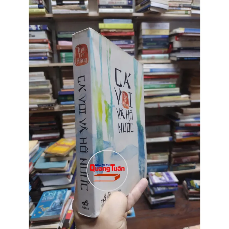 sách: Cá Voi và hồ nước -  Thái Trí Hằng (A1) 571991