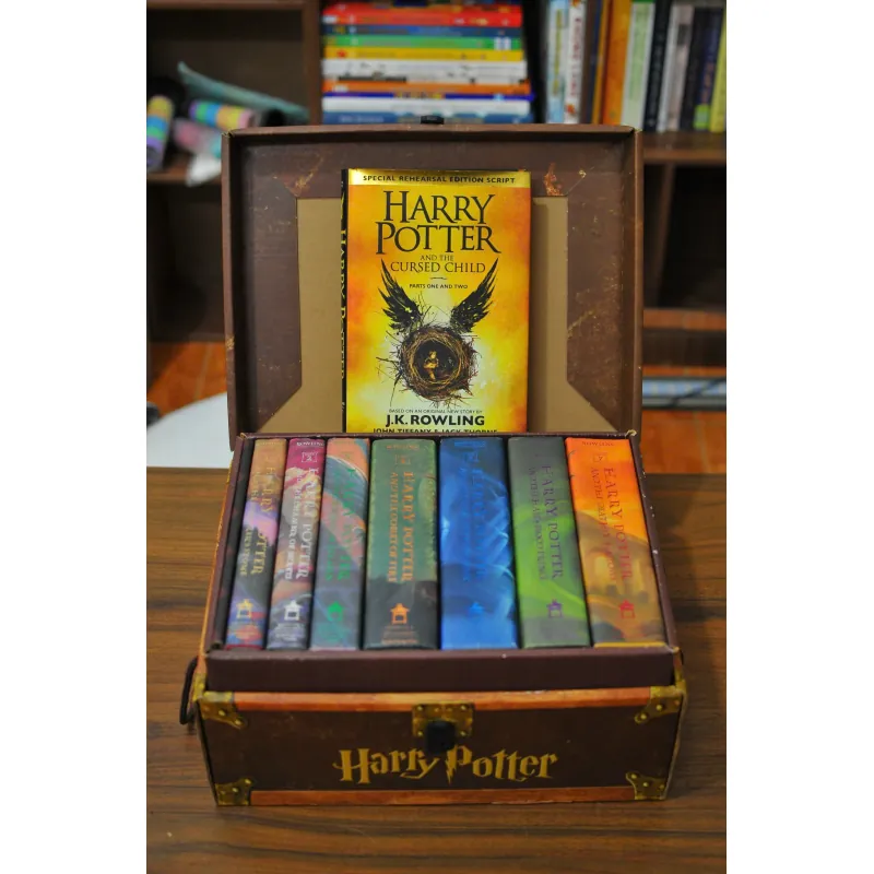 Rương Harry Potter Hardcover Boxed Set: Books 1-7 (Trunk) Tặng Book 8 1029012
