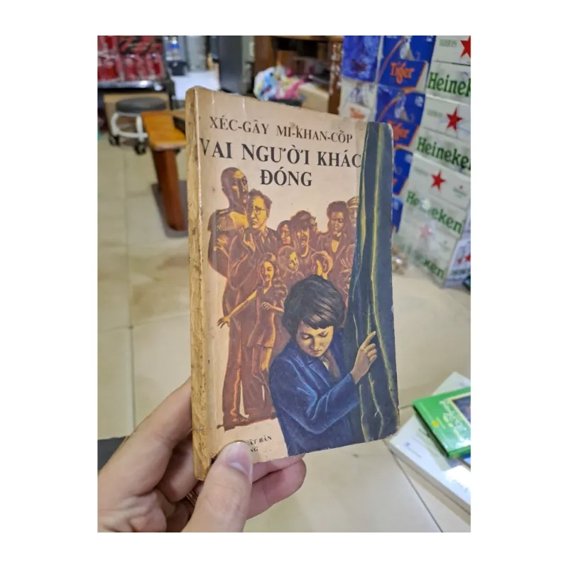 Vai người khác đóng 989023