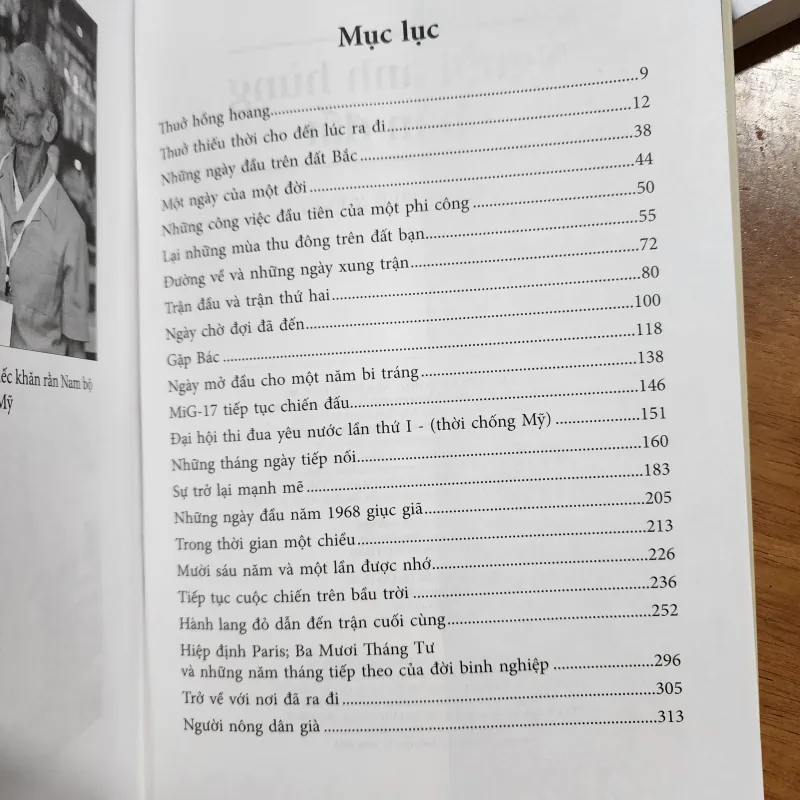 Người anh hùng chân đất | trúc phương | viết về ông Bảy phi công 999997