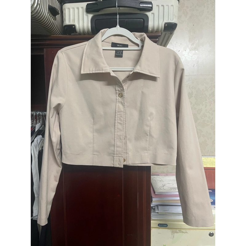 Áo croptop cổ vest màu be 478419
