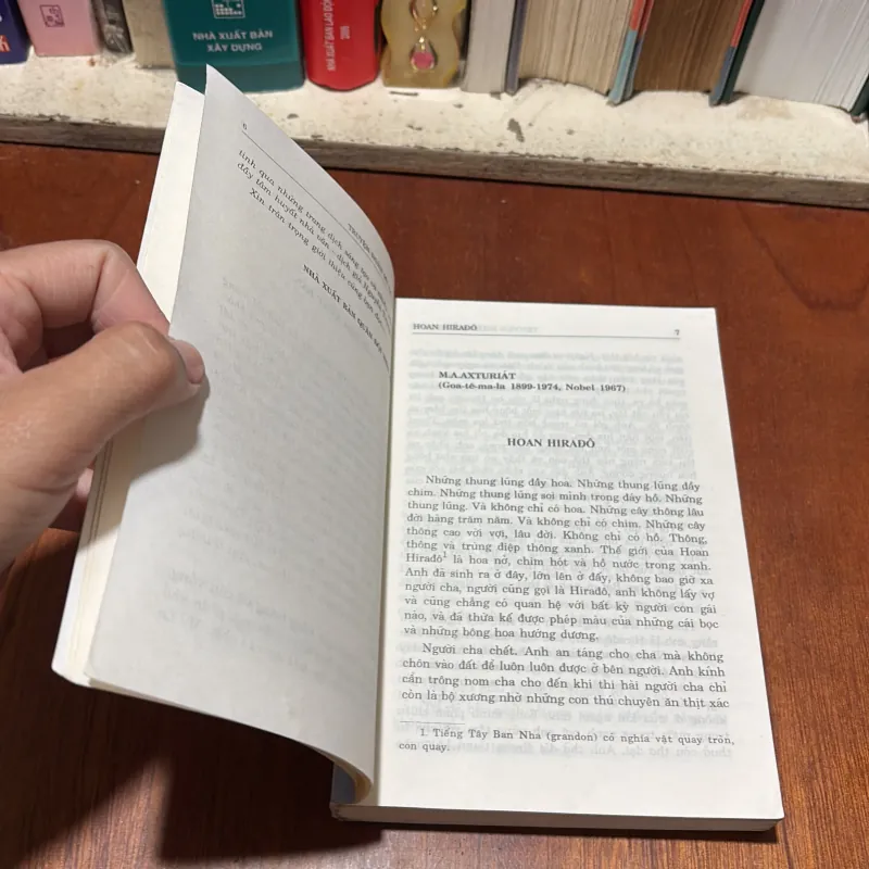 II Tập Truyện Ngắn Châu Mỹ La Tinh: Vầng Trăng Cầu Vồng - Nguyễn Trung Đức (Dịch) - 2001 786571