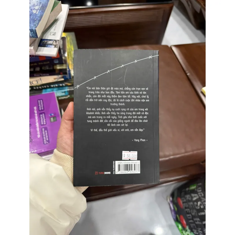 THẾ GIỚI XẤU XÍ, VỚI ANH EM VẪN ĐẸP – YANG PHAN- K3 1011304