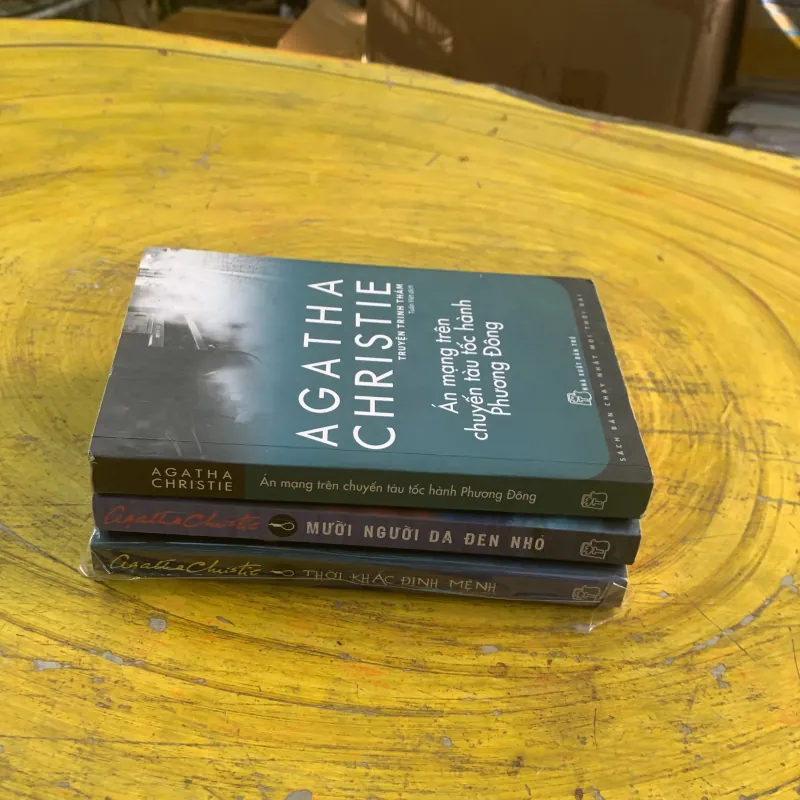 COMBO MƯỜI NGƯỜI DA ĐEN NHỎ -ÁN MẠNG TRÊN CHUYẾN TÀU TỐC HÀNH PHƯƠNG ĐÔNG-THỜI KHẮC ĐỊNH M 783354