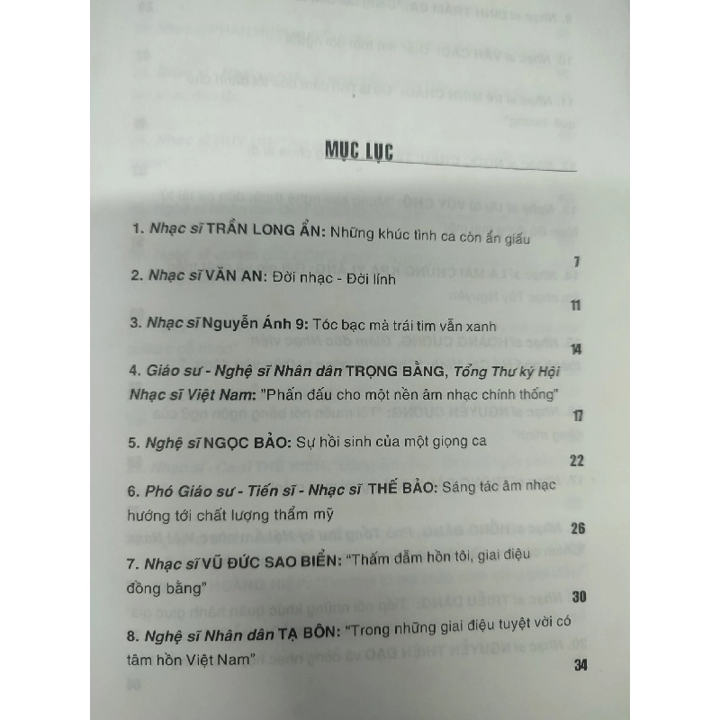 Trò chuyện với 100 ca sĩ. Nhạc sĩ Việt Nam (bìa cứng) mới 70% ố bẩn 2006 HCM1406 Nhiều tác giả SÁCH KỸ NĂNG 915441