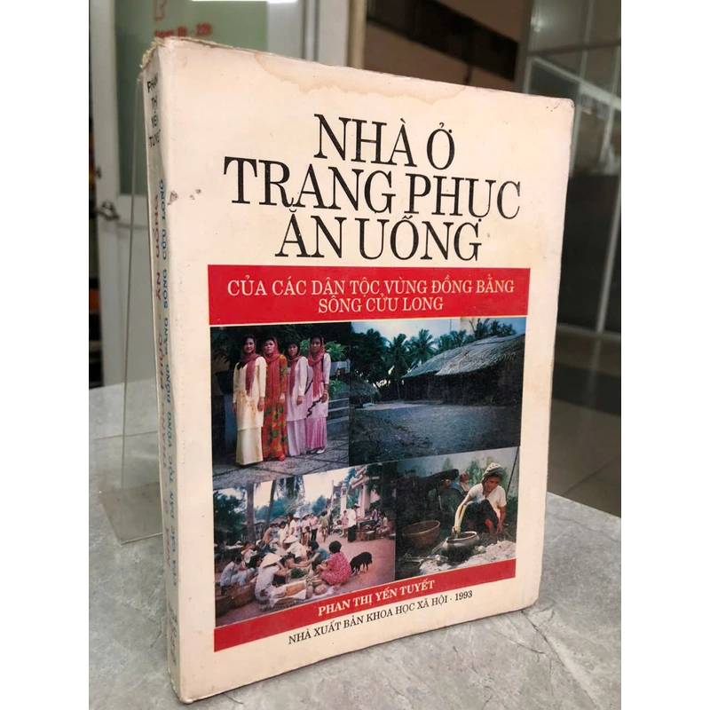 NHÀ Ở TRANG PHỤC ĂN UỐNG CỦA CÁC DÂN TỘC VÙNG ĐỒNG BẰNG SÔNG CỬU LONG - Phan Thị Yến Tuyết 470612