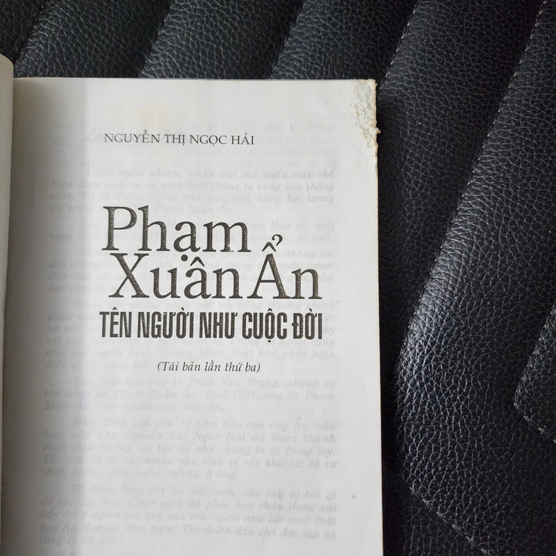 Phạm Xuân Ẩn tên người như cuộc đời | chữ ký tác giả Nguyễn Thị Ngọc Hải  493391