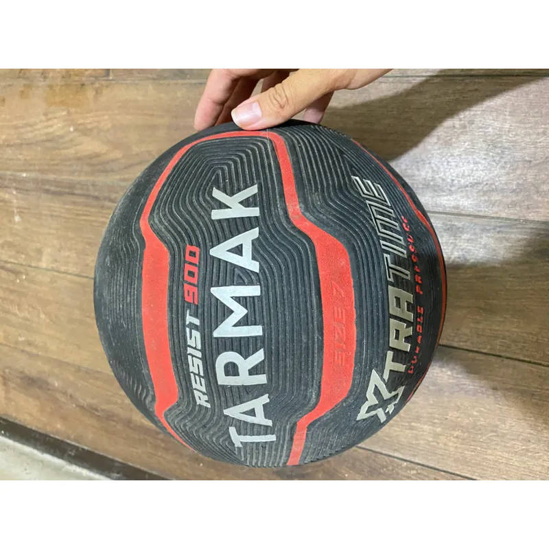 BÓNG RỔ SỐ 7 TARMAK MÀU ĐEN**MỚI 98%** TẶNG QUÀ 0đ TUỲ CHỌNP 596366