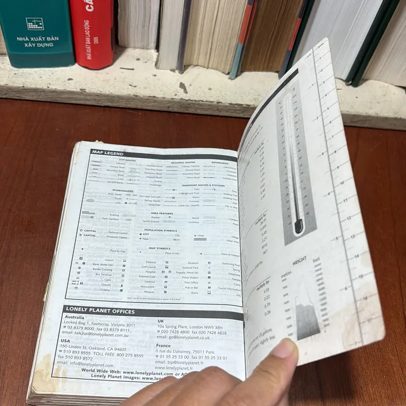 II English Books: Vietnam _ Includes Special Section On Vietnamese Cuisine 726957