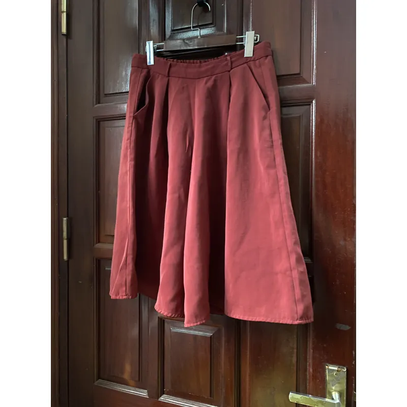 TQ. Quần váy đỏ đô size M 1036026