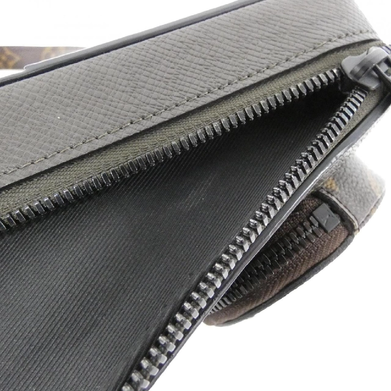 Túi đeo vai Louis Vuitton Taiga Rama Fonbox M30581 - Hàng hiệu Chính hãng 805759