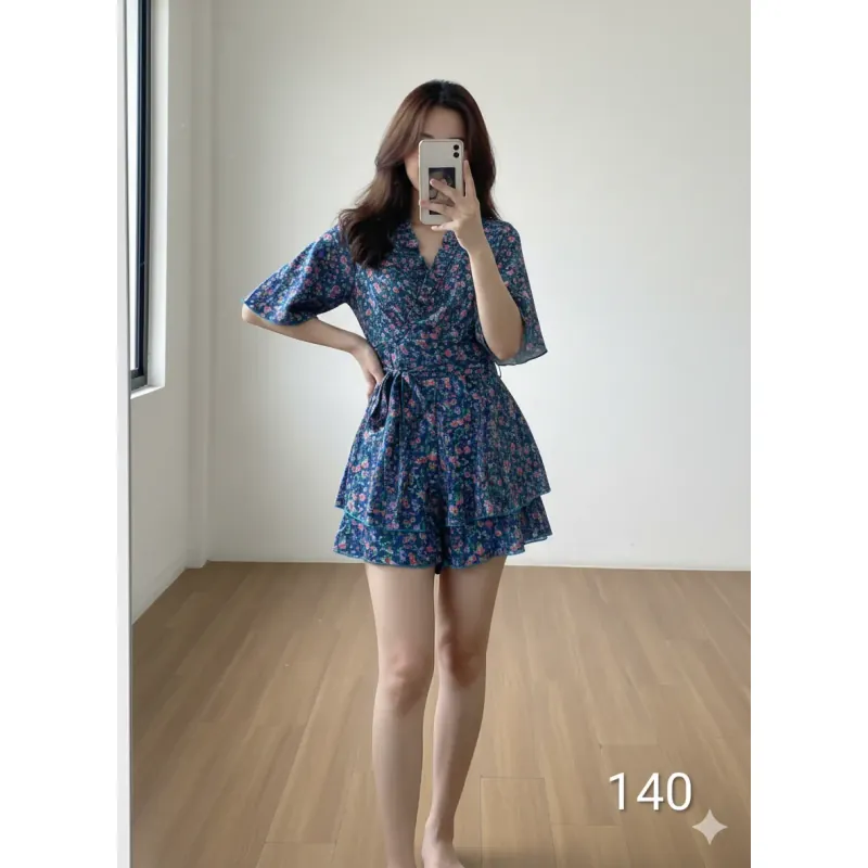 Jumsuit hoa nhí giấu bụng tốt size M mới cứng 747454