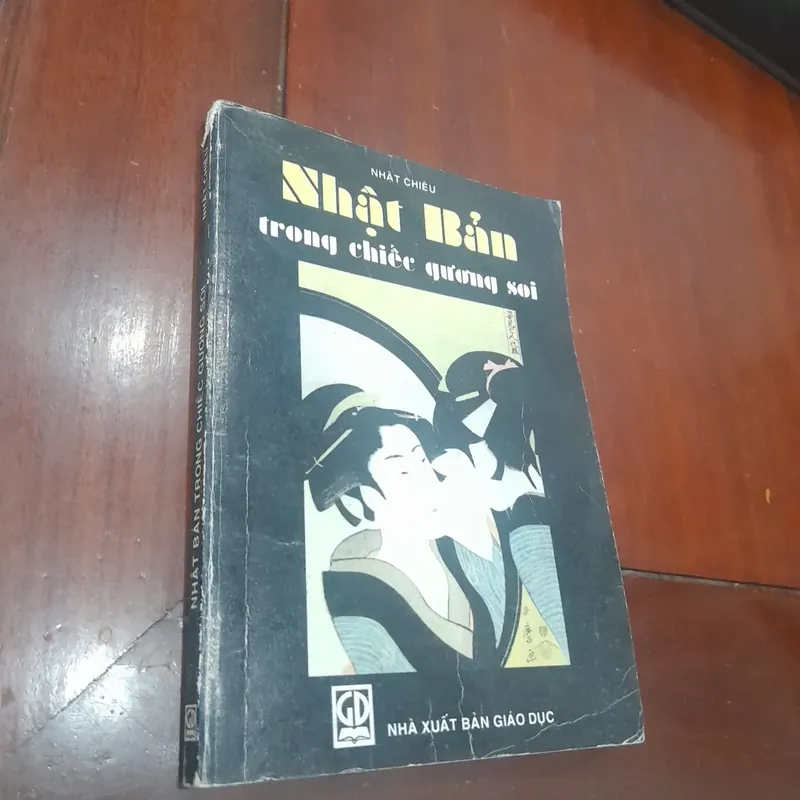 Nhật Chiêu - NHẬT BẢN TRONG CHIẾC GƯƠNG SOI 646199