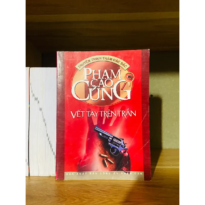 Vết tay trên trần 556707