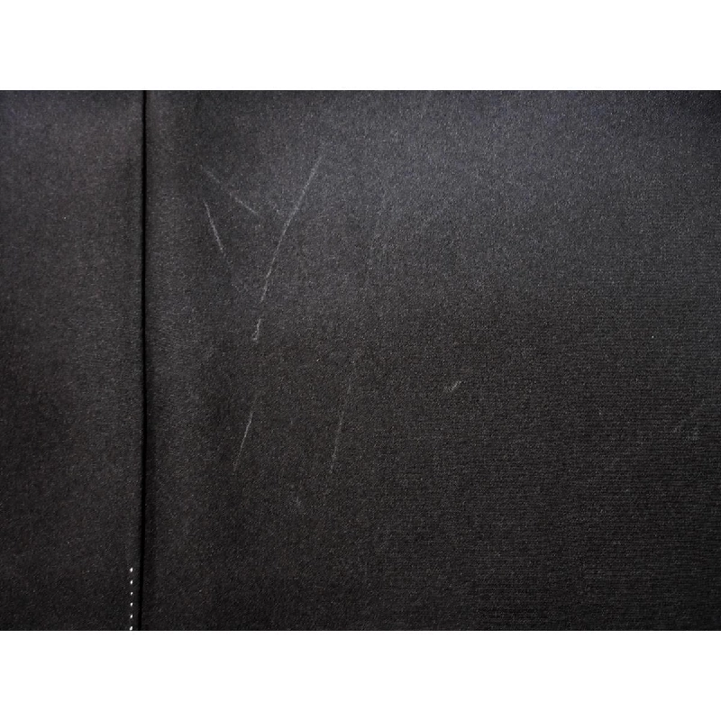 Áo dài truyền thống với họa tiết vàng và thêu hình chim ưng - Hàng hiệu Authentic 878558