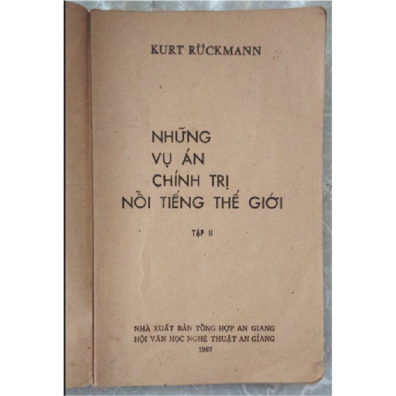 Những Vụ Án Chính Trị Nổi Tiếng Thế Giới (Bộ 2 Tập) 8552