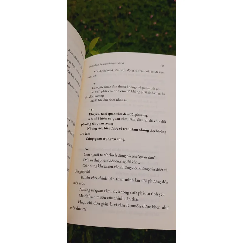 Giữa thế gian vội vã 740933