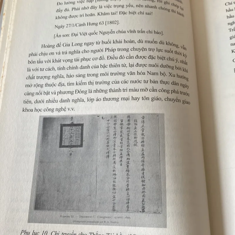 KINH THÀNH HUẾ ĐẦU THẾ KỶ XIX Qua hồi ức của Michel Đức Chaigneau, bản bìa cứng (XB 2016) 760375